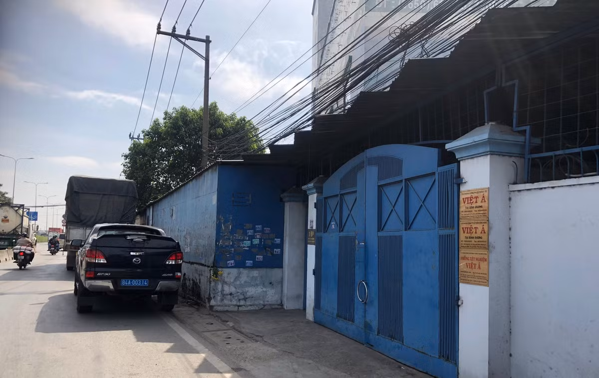 Trong khi đó, địa chỉ thứ 2 của Công ty Việt Á được xem là cơ sở sản xuất, được đặt tại địa chỉ 1/9A Quốc lộ 1A (Bình Đường 2, Dĩ An, tỉnh Bình Dương). Ảnh: Dân Việt