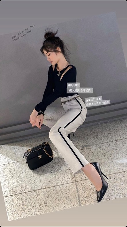 Từ sau khi biết có em bé, Đông Nhi chăm diện đồ hiệu và thực hiện những buổi photoshoot đầu tư. Các item đình đám của nhà mốt Chanel, Dior,... cũng được Đông Nhi đưa vào outfit. Ảnh: Chụp màn hình