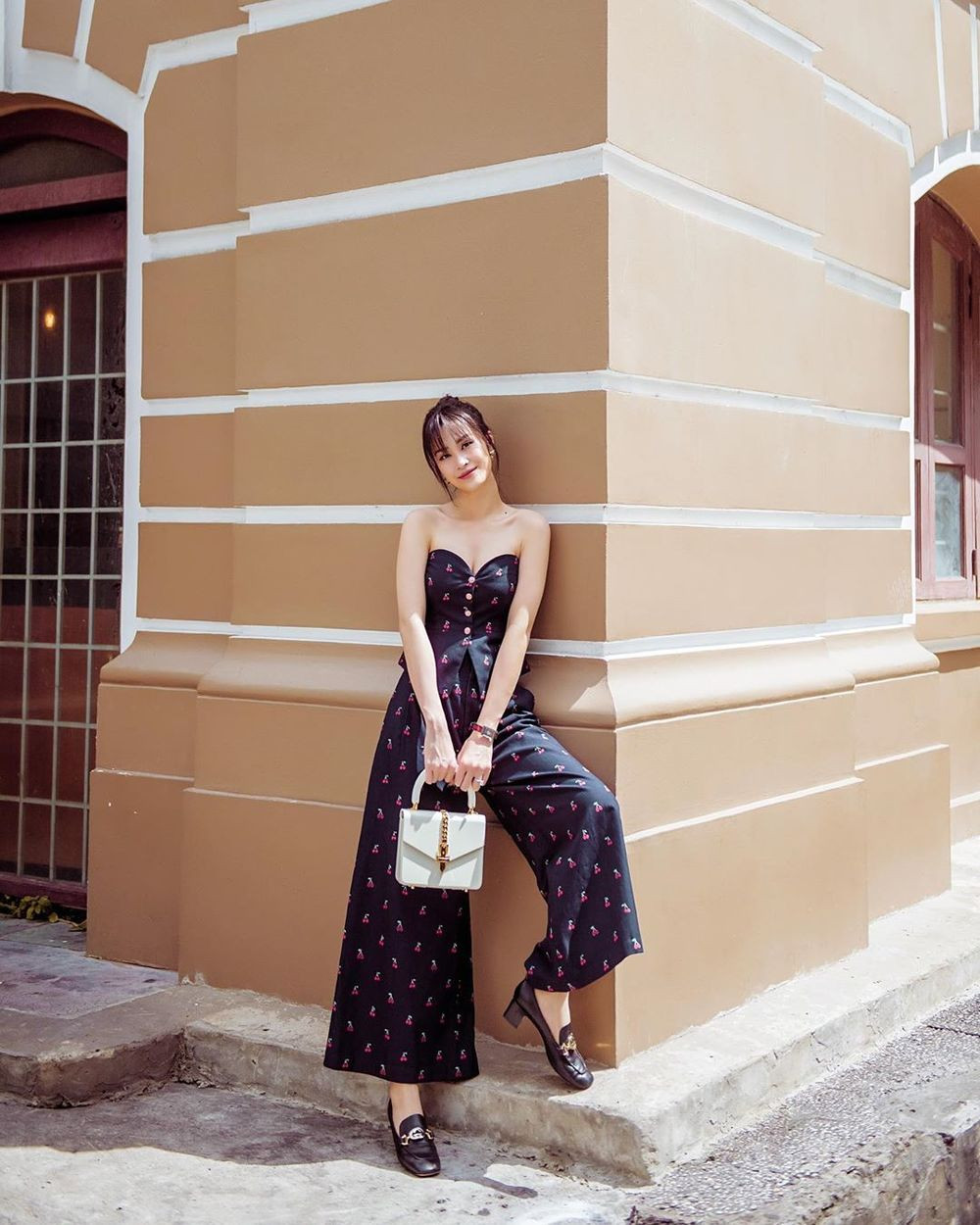 Túi xách Gucci của Đông Nhi có giá tới 56 triệu đồng. Ảnh: FBNV