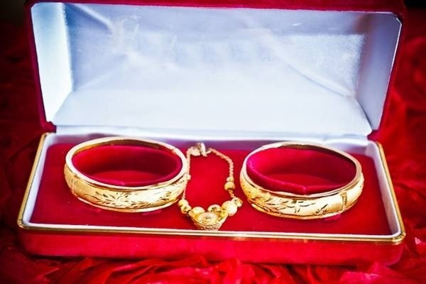 Vị đại gia này không cần nhà trai phải có nhà, có xe, có tài sản và bắt buộc sau khi kết hôn phải sống ở huyện Tào để giúp con gái ông kinh doanh tốt hơn các cửa hàng bán quan tài. Ảnh minh hoạ