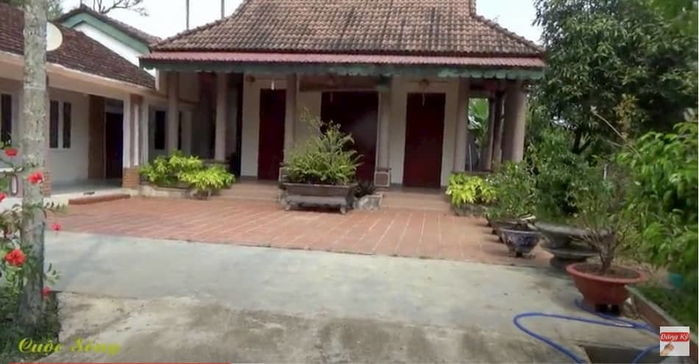 Ngôi nhà của nam danh hài Trường Giang ở quê Quảng Nam khá giản dị, đúng chất bình yên nơi vùng quê thanh tịnh. Ảnh chụp màn hình