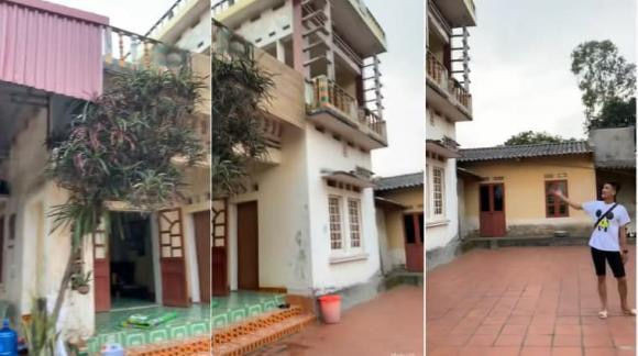 Ngôi nhà cũ của bố mẹ Mạc Văn Khoa xây cách đây hàng chục năm, phần nền móng cũng bắt đầu xuống cấp. Vì vậy, nam diễn viên quyết định tu sửa nhà cho bố mẹ. Ảnh chụp màn hình