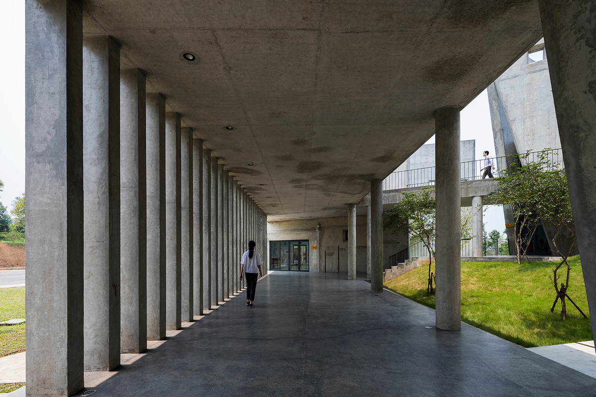 Tại đây, mọi người có thể cùng họp, cùng lao động, sáng tạo, thư giãn, thưởng thức các không gian kiến trúc nội thất khác lạ và hòa mình vào với thiên nhiên xanh mát.