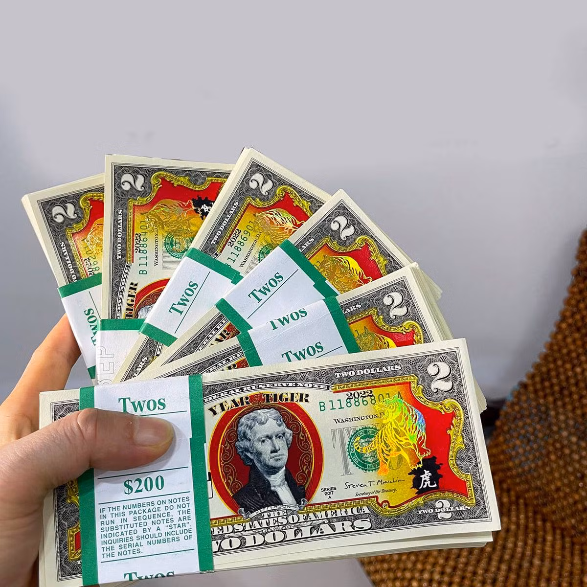 Gan Tet Nham Dan 2022, cho mang ram ro tien li xi hinh ho-Hinh-2