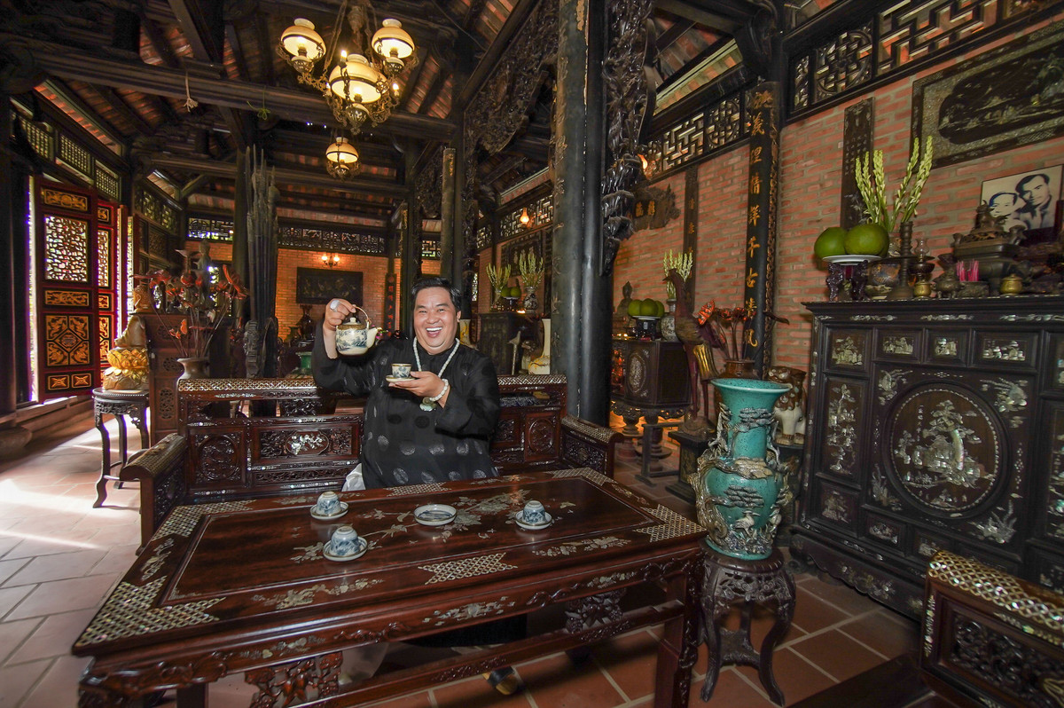 Diễn viên Hoàng Mập cũng chia sẻ thêm, hiện đồ cổ trong nhà anh đang bị "quá tải", không có chỗ để. Ảnh: Pháp luật &amp; Bạn đọc
