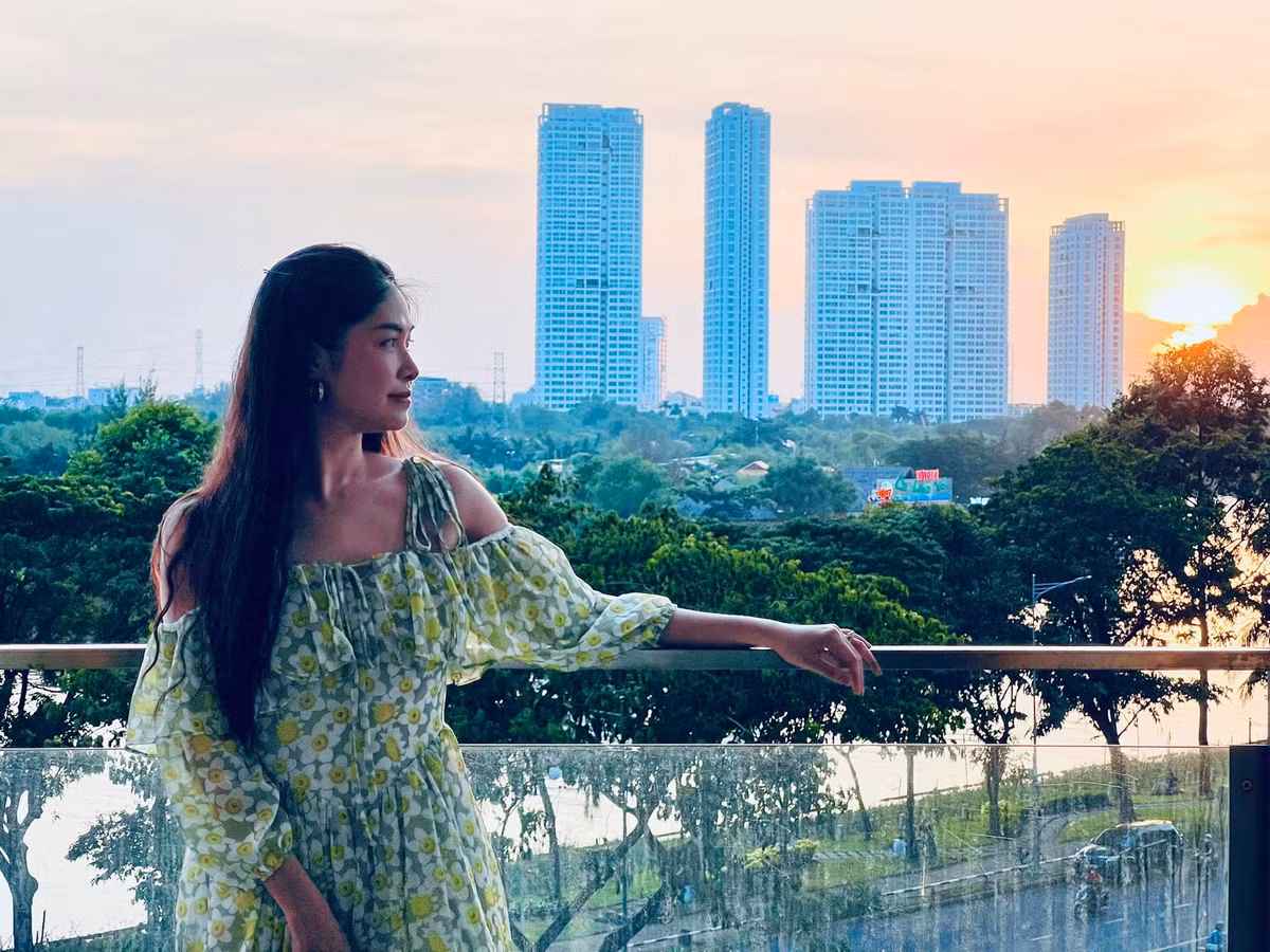 Theo tiết lộ của nam ca sĩ, căn hộ có hai mặt thoáng nhìn ra sông, bến du thuyền Sài Gòn.