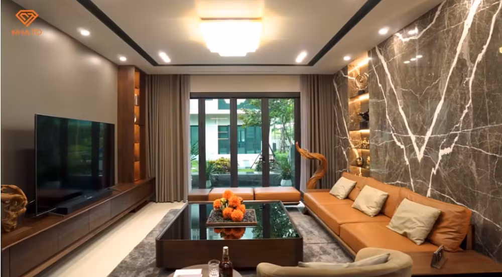 Tổng chi phí cho sofa và bàn trà khoảng 400 triệu đồng.