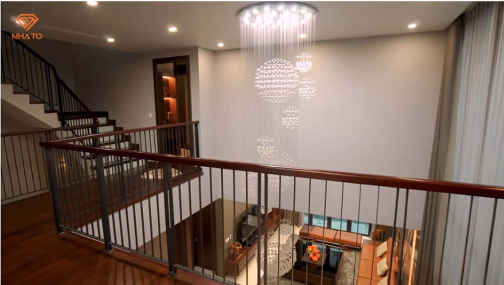 Trên tầng 2 có một khoảng không gian thông tầng.