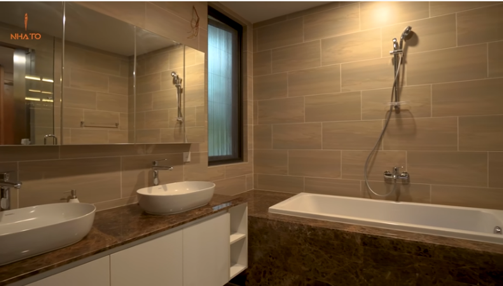 Phòng tắm thiết kế hiện đại như khách sạn.