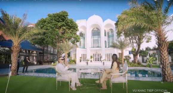 Trước đó, vào giữa tháng 6 năm nay, Vũ Khắc Tiệp gây sốc khi “đập hộp” dinh thự Venus của mình. Anh còn giới thiệu đây là biệt thự "đắt nhất Sài Gòn". Nguồn ảnh: FBNV