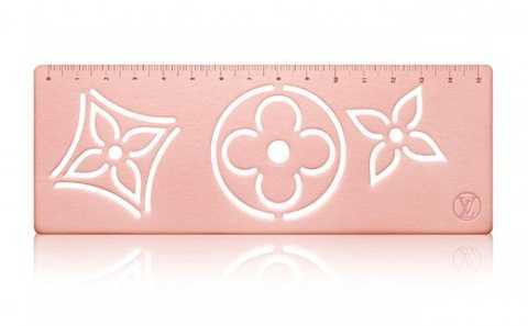 Chiếc thước nhỏ dài 15cm của thương hiệu này có giá bán 175 USD (hơn 3,8 triệu đồng). Tính ra mỗi cm có giá 11 USD (hơn 220.000 đồng).