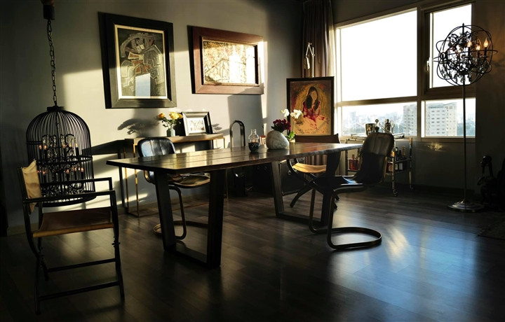 Trước đó, Hồng Nhung và hai con từng có thời gian chung sống tại một căn hộ ở TP.HCM với view hướng ra toàn cảnh thành phố.