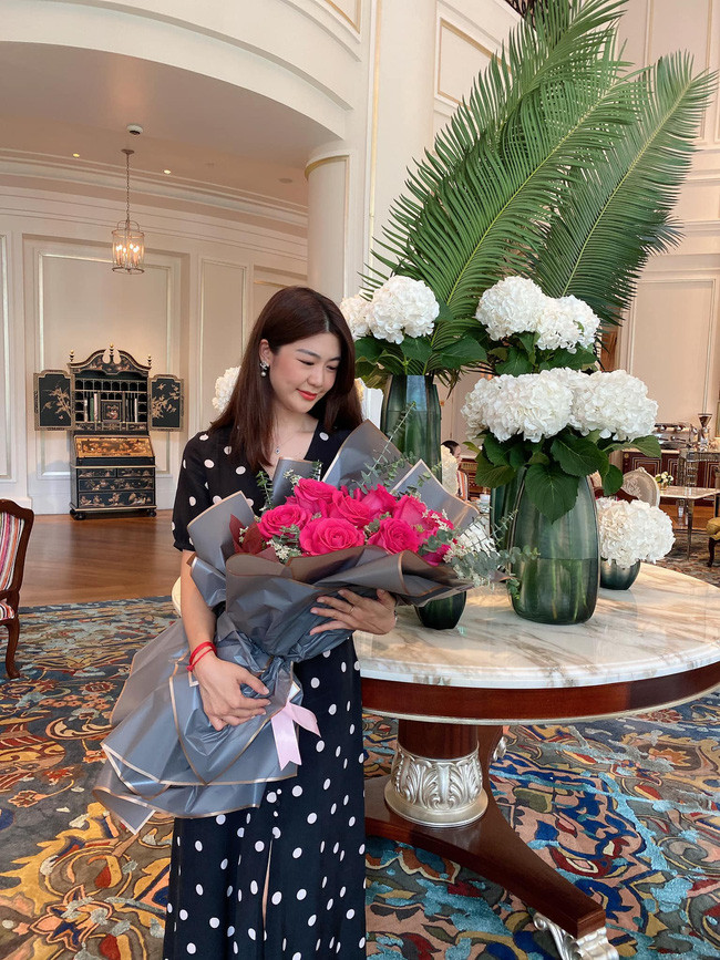 Nhan sắc dịu dàng xinh đẹp của hot mom 8X khiến chị em vô cùng ghen tị. Ảnh: FBNV