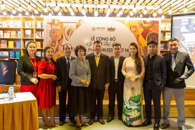 Bat mi ve 4 nguoi con cua ong Dang Le Nguyen Vu va ba Le Hoang Diep Thao