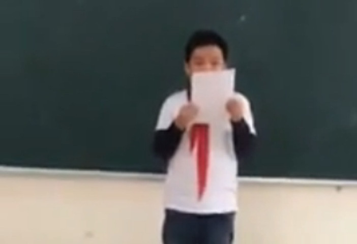 Cuoi ngat truoc bai van cua cau be muon bien thanh lon vi ly do nay