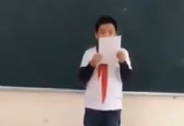 Cuoi ngat truoc bai van cua cau be muon bien thanh lon vi ly do nay