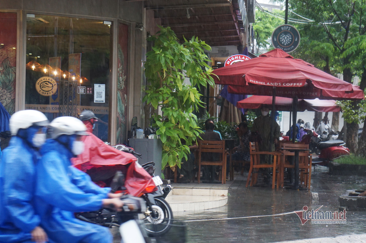 Ngay dau mo ban tai cho: Qua buon vi troi mua, khach vang-Hinh-6