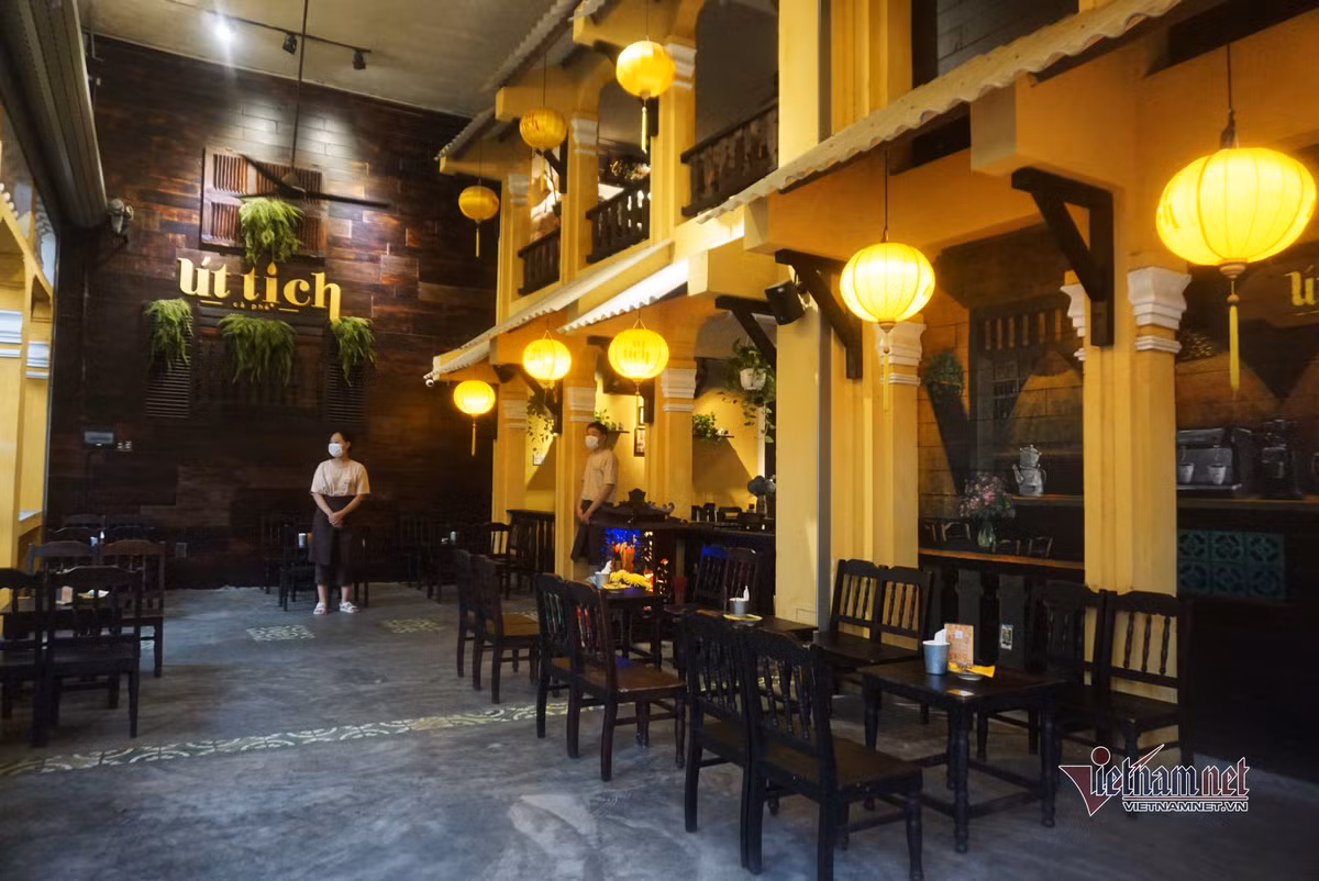 Ngay dau mo ban tai cho: Qua buon vi troi mua, khach vang