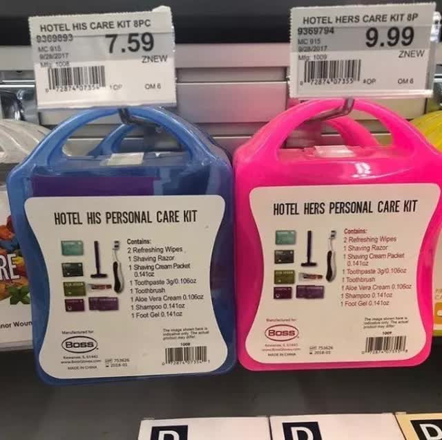 Một số nghiên cứu cho thấy, không ít siêu thị còn thay đổi màu sản phẩm để bán giá cao hơn. Chẳng hạn, sản phẩm có tem màu hồng (hoặc bản thân sản phẩm màu hồng) thường có xu hướng dành cho nữ và định giá cao hơn sản phẩm tương tự dành cho nam dù cả hai giống hệt nhau về đặc điểm và tính năng.