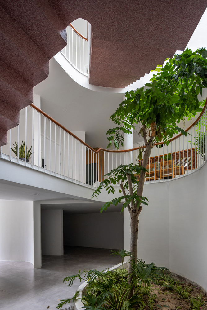 Cấu trúc lồng vào nhau giúp hạn chế tương tác với bên ngoài mà vẫn đảm bảo sự thoáng mát bên trong.