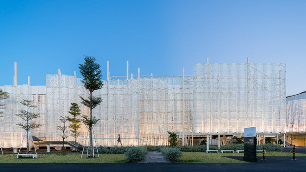 Mới đây, một công trình của Việt Nam, cũng là công trình kiến trúc duy nhất của nước ta đã được góp mặt trong hạng mục Display: Completed Buildings ở Liên hoan kiến trúc thế giới (WAF) 2021. Đó là công trình The Veil - White Palace ở đường Phạm Văn Đồng (TP.HCM).