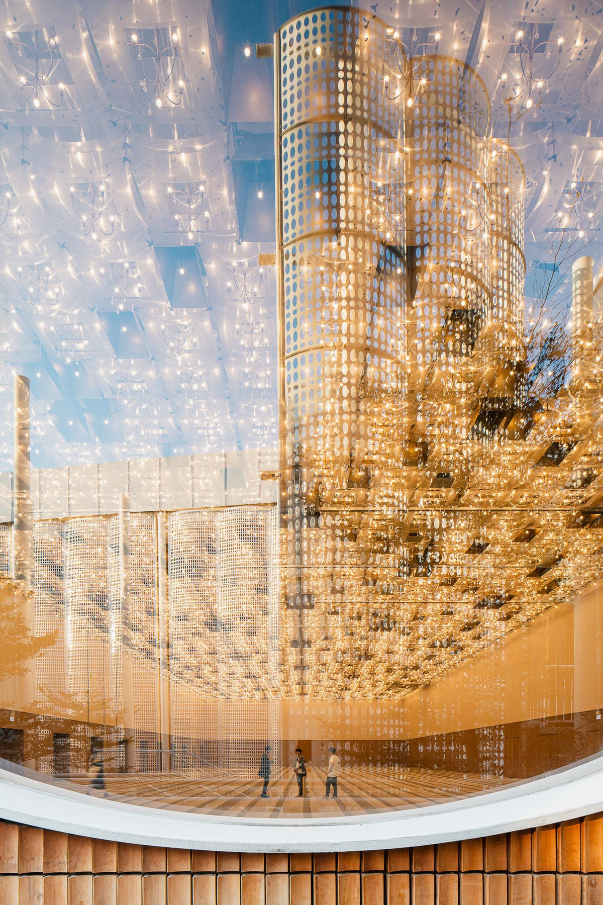 Ý tưởng này cũng giúp mở rộng tối đa khoảng không gian mở trước phần chính của công trình.