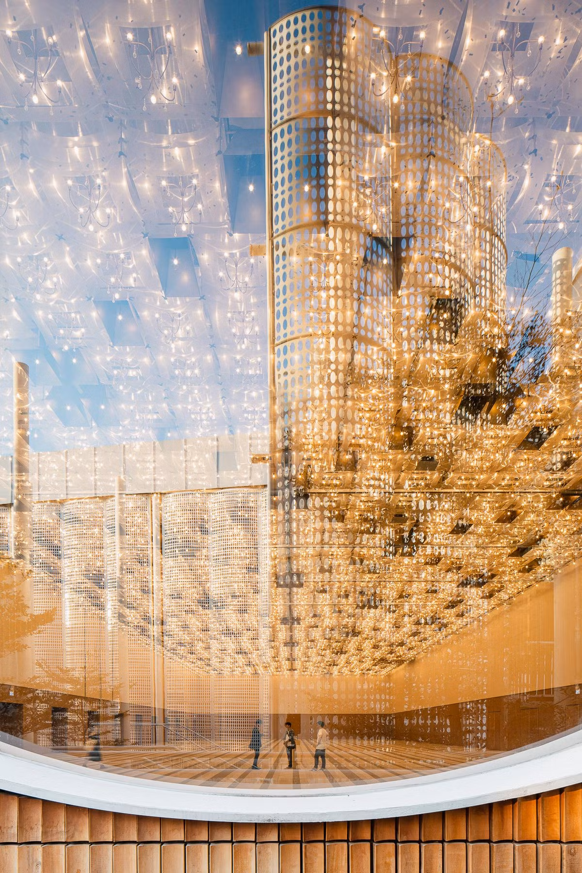 Ý tưởng này cũng giúp mở rộng tối đa khoảng không gian mở trước phần chính của công trình.