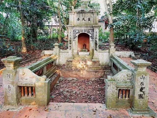 Sau khi huấn luyện xong đàn voi, giao lại cho Đại Việt, trên đường trở về, công chúa bị lâm bệnh, qua đời tại đồi Đền (Thái Sơn, Nho Quan). Biết tin, vua Lê Thánh Tông cho quân thần về làm lễ, an táng, xây khu lăng mộ và cho lập đền thờ công chúa ngay tại đó. Sau này, nhà vua cho người sang Ai Lao báo tin, triều đình Ai Lao chạm ảnh công chúa trên gỗ và đưa đến nơi bà mất làm lễ viếng.