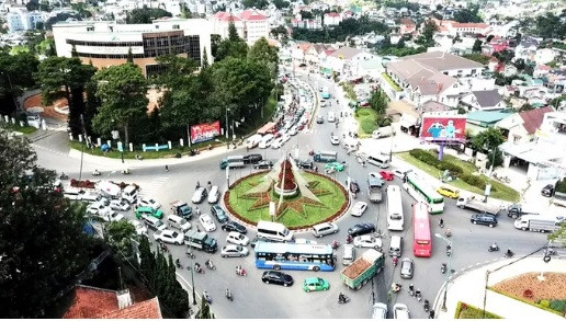 Da Lat khong con la “thanh pho khong den xanh do“