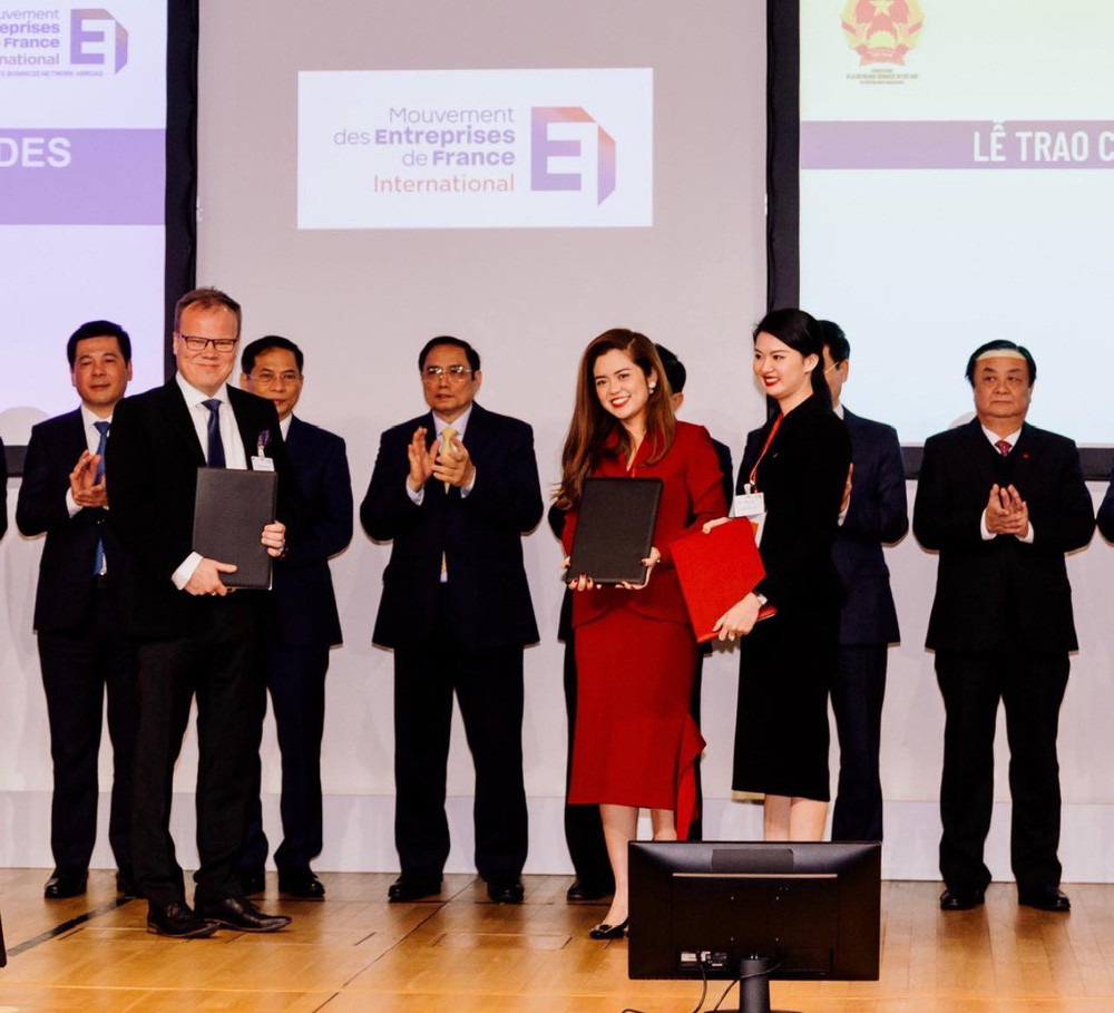 Buổi ký kết của MCE và Mia Group sáng ngày 4/11 với sự chứng kiến của Thủ tướng Phạm Minh Chính tại Paris (Pháp). Nguồn ảnh: Mia Group