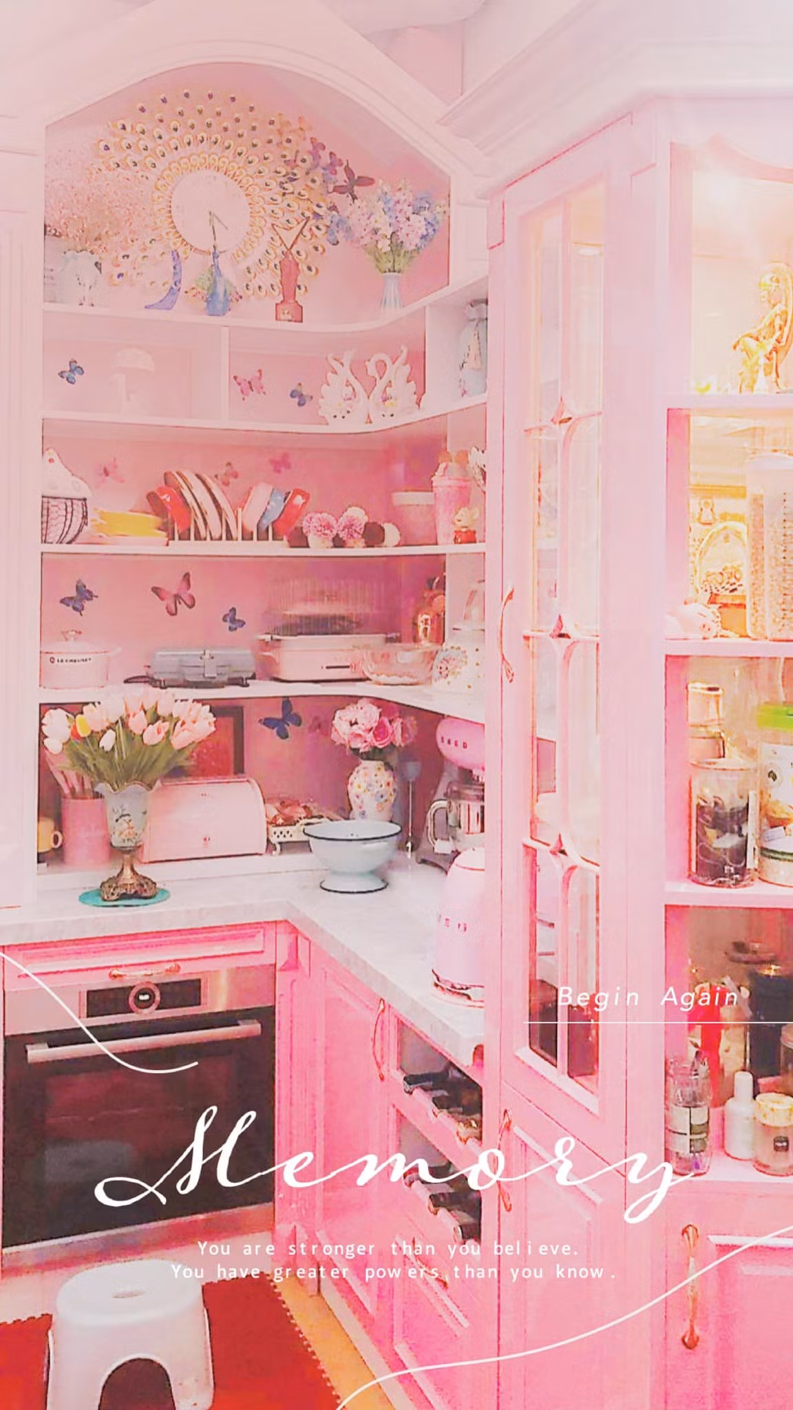 Ngoài bày đồ gia dụng, nữ diễn viên còn cắm thêm bình hoa để trang trí. Ảnh: FBNV