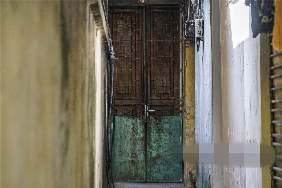 Căn hộ tập thể này có diện tích 100m2, trong đó 80m2 sổ đỏ và 20m cơi nới. Ảnh: Lao động