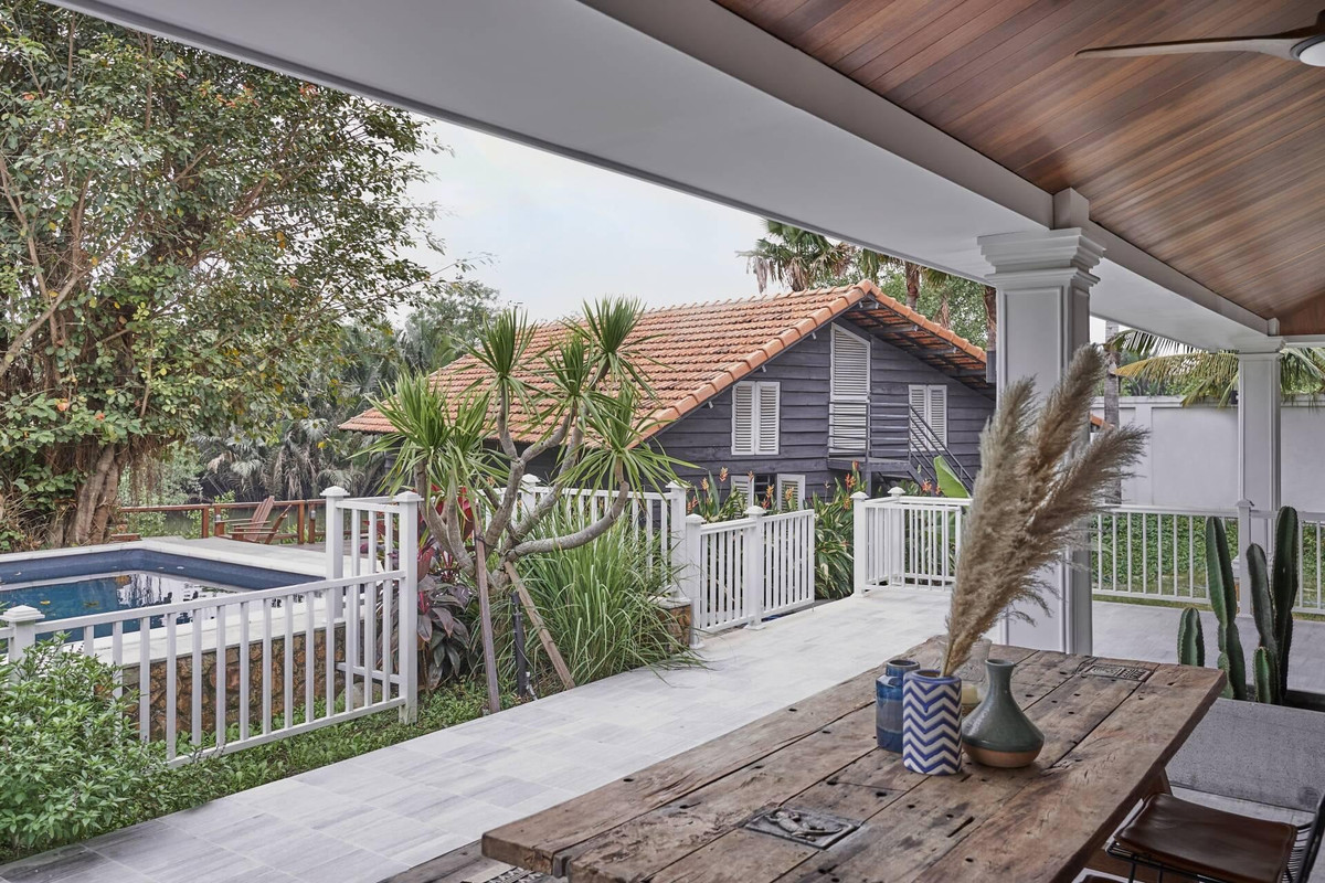 Mong muốn của gia chủ là sở hữu một biệt thự nghỉ dưỡng cao cấp, vừa có sự gần gũi kết nối với thiên nhiên, tận dụng tối đa điều kiện tự nhiên của khu đất.