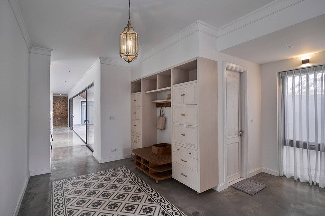 Phòng thay đồ đặt phía trong phòng ngủ giúp thuận tiện hơn trong sinh hoạt.