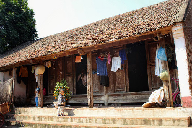 Trải qua gần 400 năm, ngôi nhà vẫn giữ được những nét đẹp cổ kính, đặc trưng của kiến trúc nhà truyền thống vùng Đồng bằng Bắc Bộ. Ảnh: Lao động thủ đô. Ảnh: Lao động thủ đô