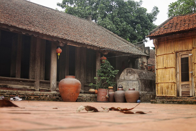 Trong đó, căn nhà thuộc sở hữu của ông Cao Văn Toàn được xem là có lối kiến trúc cổ kính nhất. Ảnh: Dân Việt