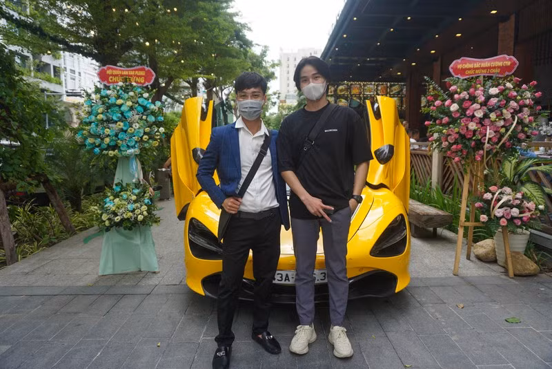 Lan Bach Tuyet thieu gia doi sieu xe co gi “hot“?