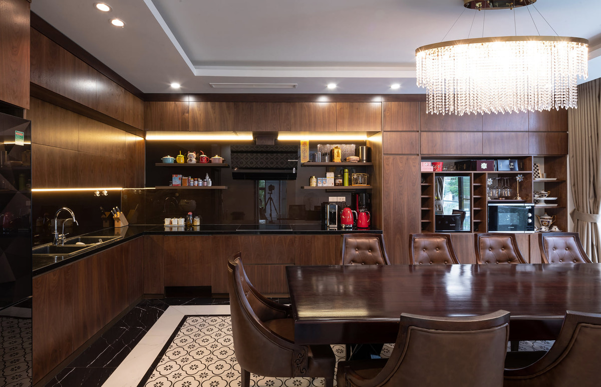 Không gian phòng bếp và khu vực bàn ăn.