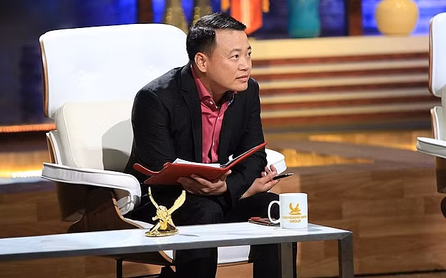 Shark Bình còn là một trong những "vị cá mập" nổi tiếng của chương trình "Thương vụ bạc tỷ" (Shark Tank Việt Nam). Ảnh: VTV