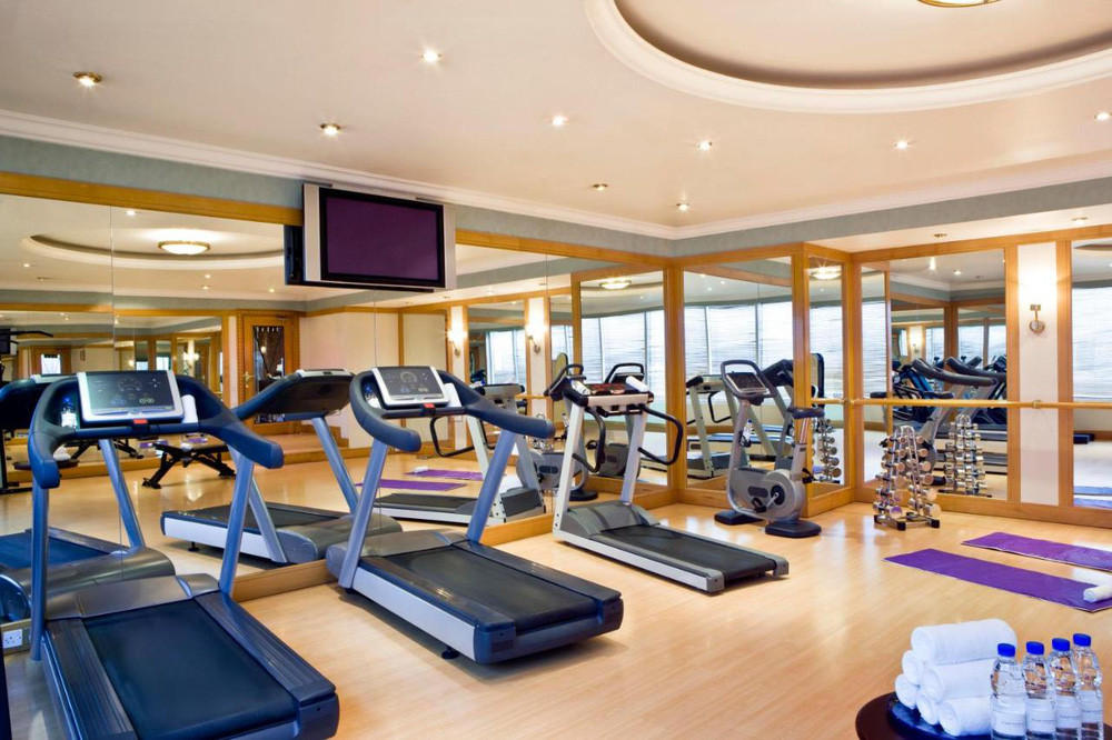 Phòng tập gym hiện đại cho các cầu thủ Việt Nam rèn luyện thể lực. Ảnh: Booking
