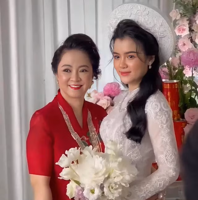 Day la cach nu dai gia Phuong Hang doi xu voi con dau