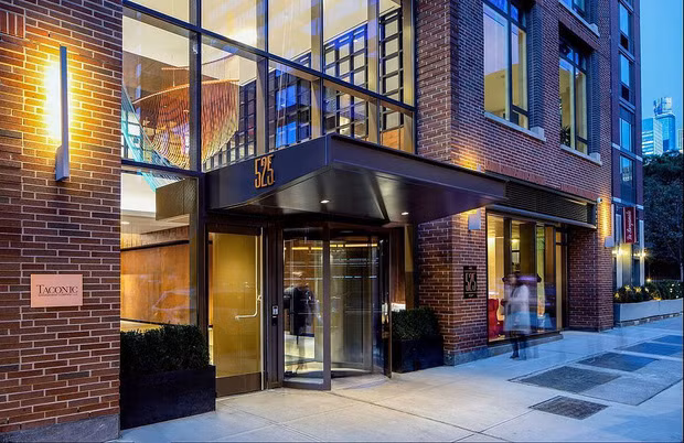 Ngay sau khi có mặt tại New York, Mako và Kei Komuro đã di chuyển về ngôi nhà mới của họ ở Manhattan.