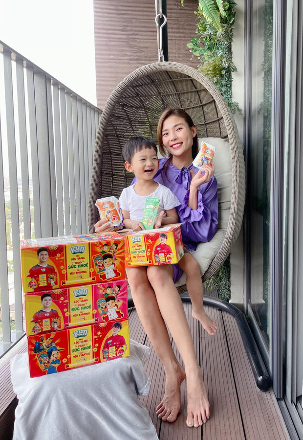 Tại khu vực ban công, Thuý Diễm kê chiếc ghế xích đu thư giãn và ngắm cảnh. Ảnh: FBNV