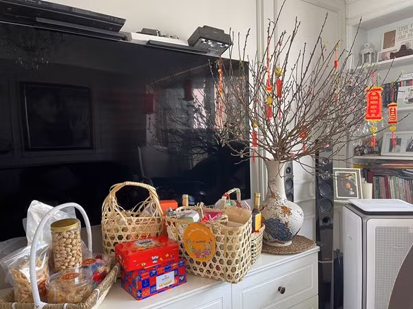 Dù không trực tiếp khoe không gian riêng tư nhưng qua loạt ảnh đời thường, có thể thấy căn hộ của Thuý Diễm - Lương Thế Thành khá sang trọng và hiện đại. Ảnh: FBNV