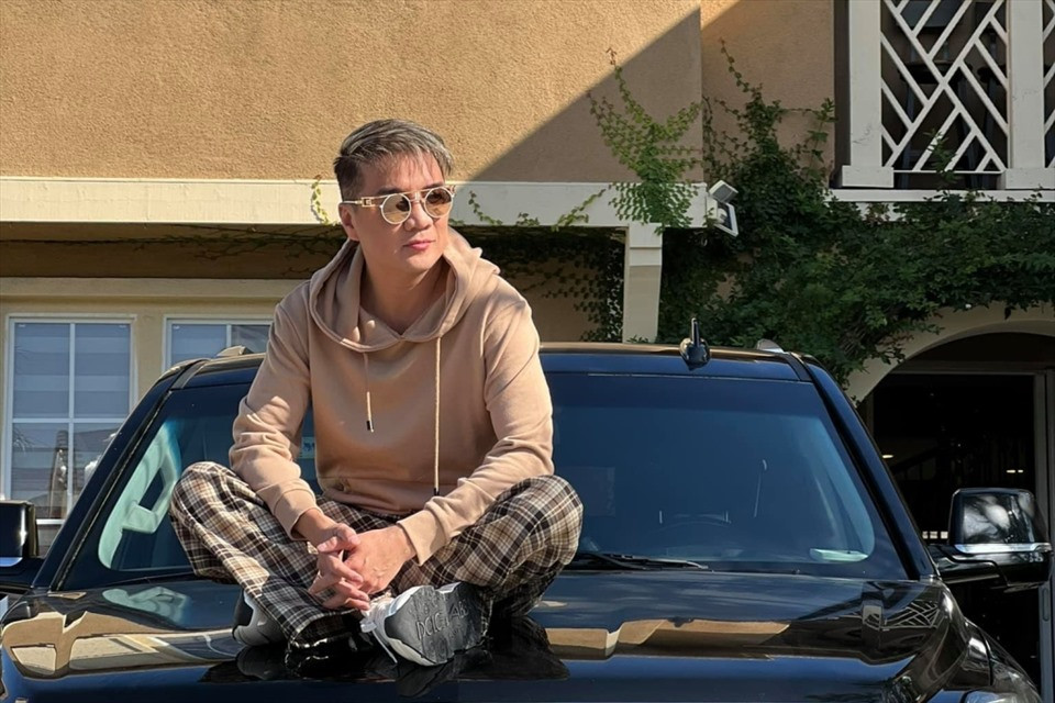 Mỗi khi có dịp qua Mỹ, Mr Đàm sẽ dành thời gian để dọn dẹp nhà cửa. Khi không ở đây, anh nhờ 1 người thân bên Mỹ chăm sóc biệt thự này. Nguồn ảnh: FBNV