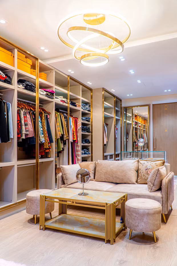 Trong biệt thự của Hoa hậu Phương Lê có riêng một căn phòng đựng đồ hiệu đắt đỏ. Người đẹp đam mê dòng túi Hermes khi sở hữu khoảng 25 chiếc túi thương hiệu này. Ảnh: Tri thức trẻ