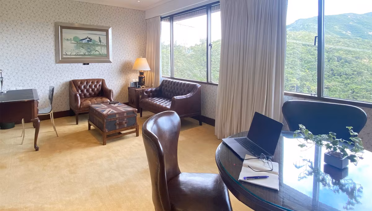 Trong khi đó, các căn hộ ở những tòa tháp khác có 2-4 phòng ngủ, diện tích 92-243m2. Giá thuê mỗi căn hộ khoảng 115.000 đô la Hong Kong - 180.000 đô la Hong Kong/tháng (340 triệu đồng - 533 triệu đồng/tháng) tùy diện tích. Ảnh: Hongkongparkview