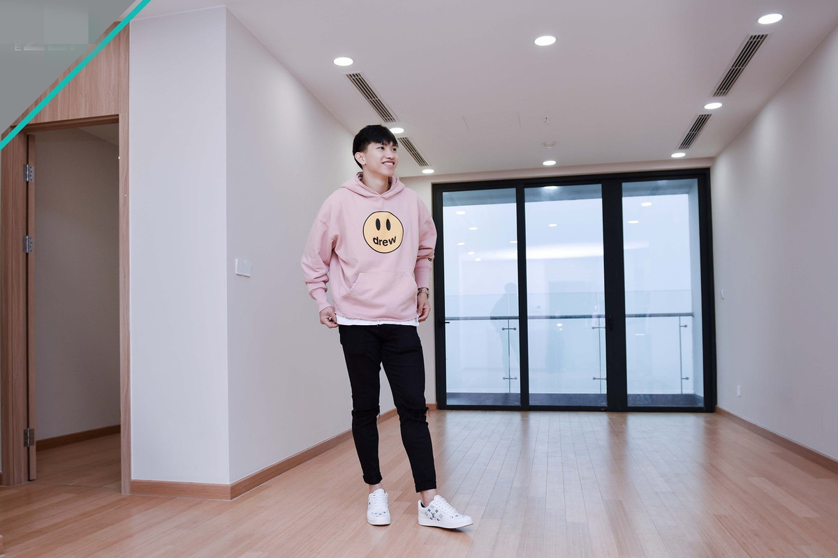 Ở tuổi 22, Văn Hậu đã sở hữu xe sang, nhà riêng, cùng hàng loạt thành công lớn nhỏ trong sự nghiệp cầu thủ. Ảnh: The Zei