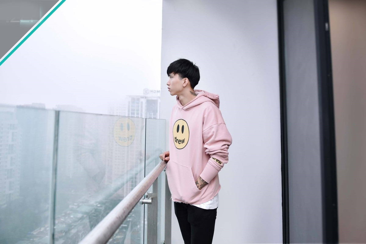 Ban công thoáng đãng là nơi lý tưởng để ngắm cảnh thành phố. Ảnh: The Zei