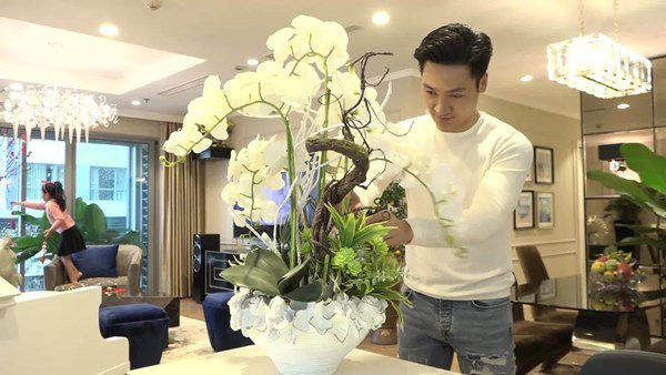 Căn hộ của Mạnh Trường thuộc chung cư cao cấp ở trung tâm Hà Nội và có diện tích hơn 140m2. Ảnh: FBNV